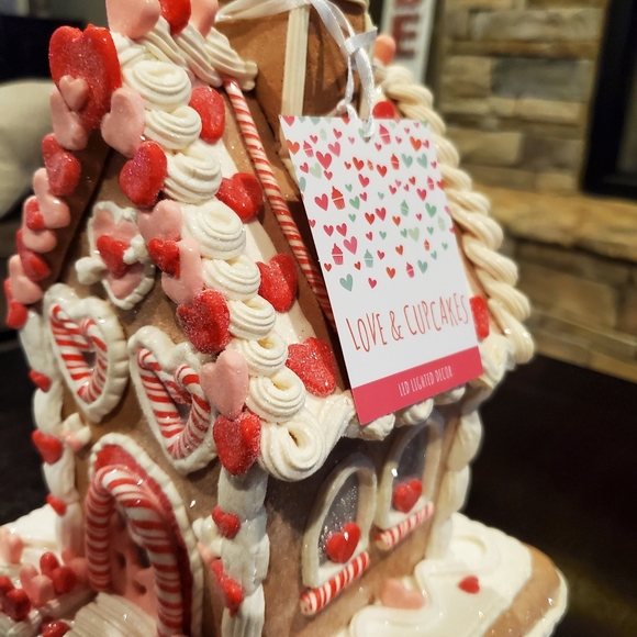 Valentine Gingerbread House-NWT - Picture 4 of 7